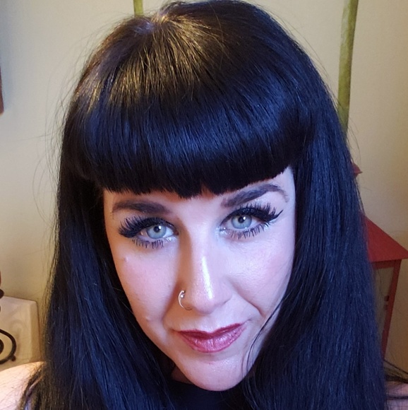 Meet your Posher, Heather! - Picture 2 of 2